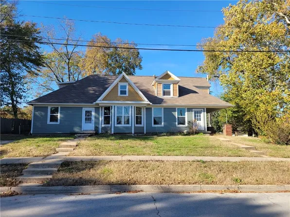 106 E 1st St, Lees Summit, MO 64063