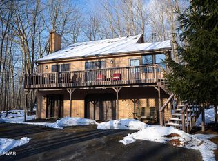 10 Chip Ct, Lake Ariel, PA 18436