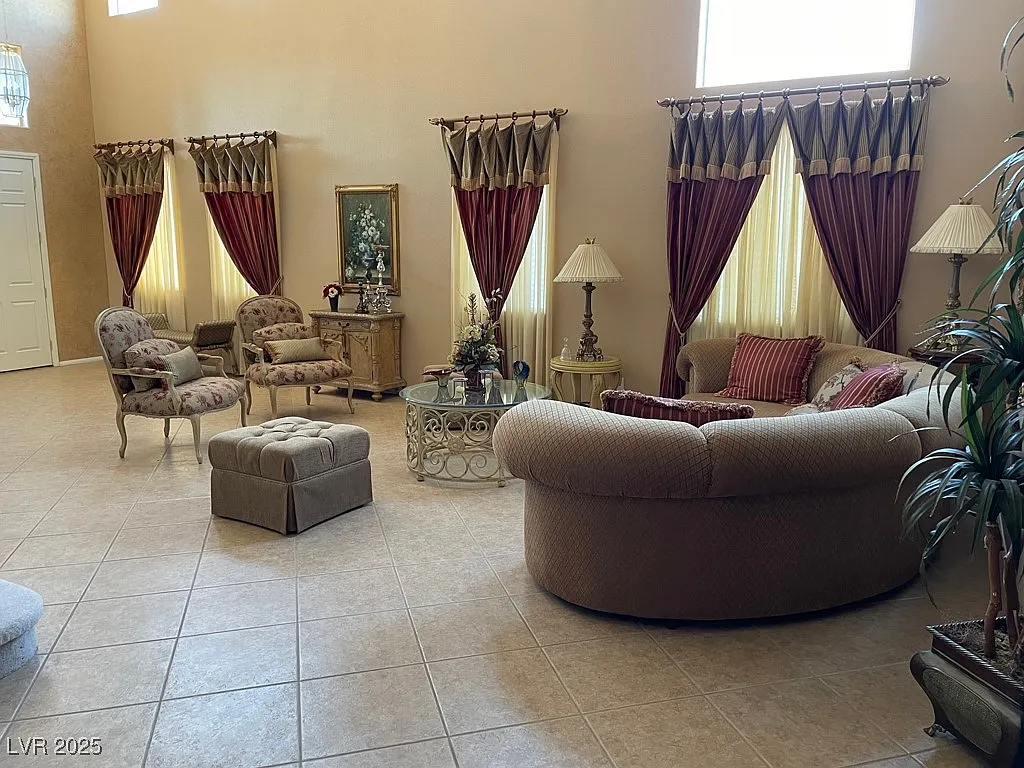 4 bed, 3.0 bath, 3401 sqft, $5,000 — Photo 3