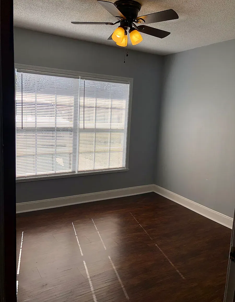 4 bed, 1.5 bath, 1400 sqft, $1,400 — Photo 3