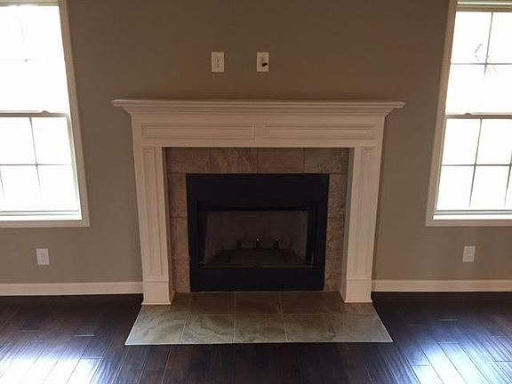 4th image of 1927 Britts Dr