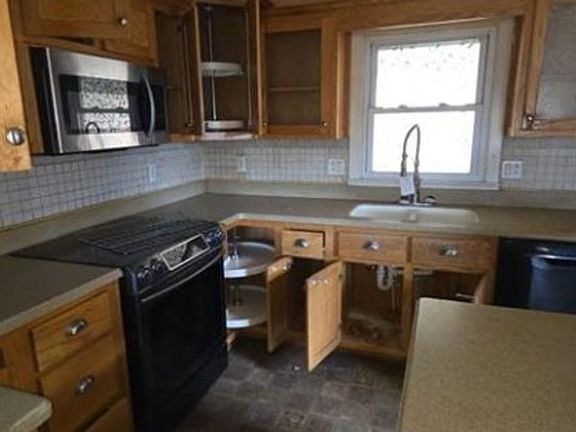 4th image of 2166 Fire Tower Rd