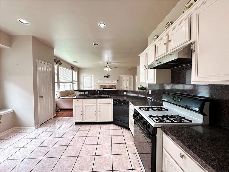 11815 Champions Grove Ln — Photo 6