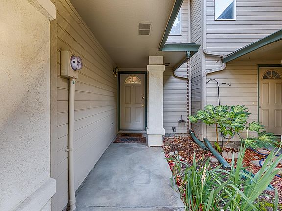 3rd image of 5828 N Cobbler Ln