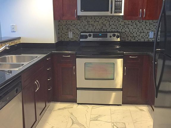 5th image of 250 King St Unit 1112