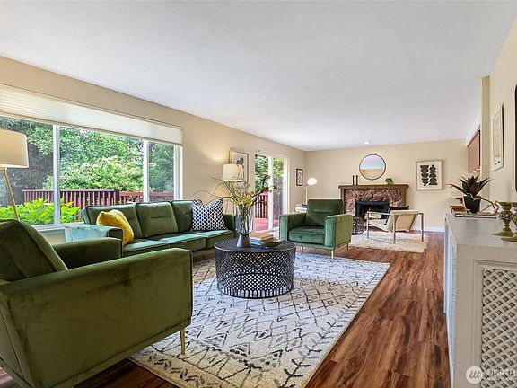 5th image of 2906 244th Avenue SE