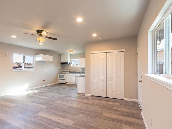 3rd image of 305 Anderson Ct