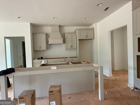 3rd image of 1 Reidsboro Rd