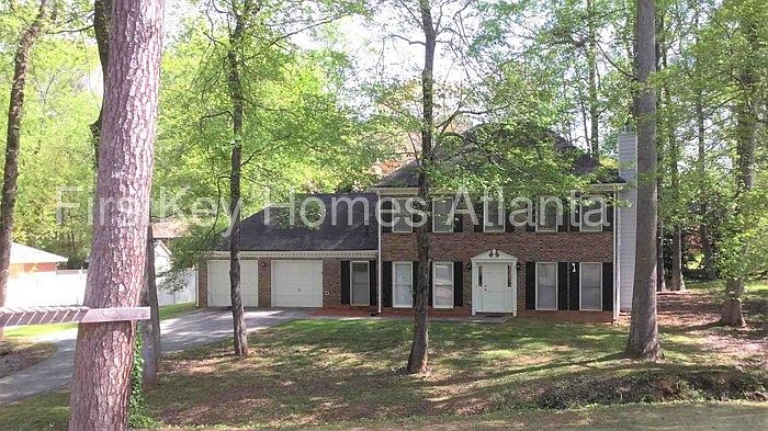 1st image of 2006 Crescent Dr