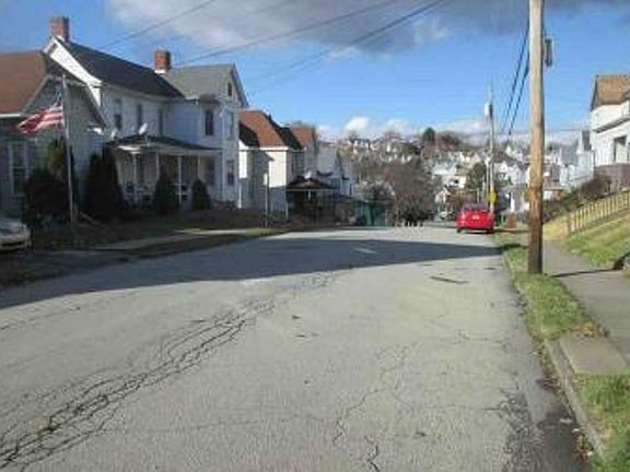 Exterior Neighborhood (street photo)