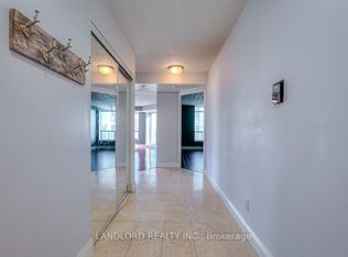 190 Manitoba St #1004, Toronto, ON M8Y3Y8