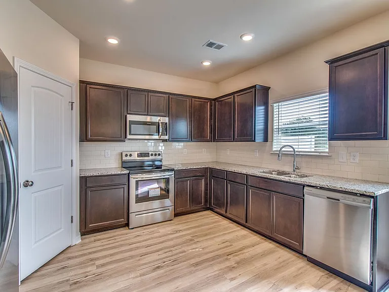 2608 Sherman Way — Photo 15