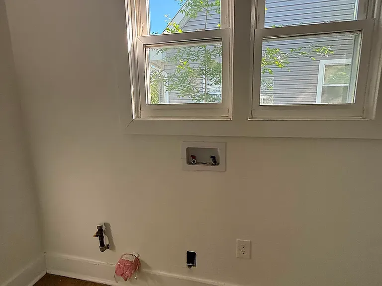 816 Essex Ave — Photo 5