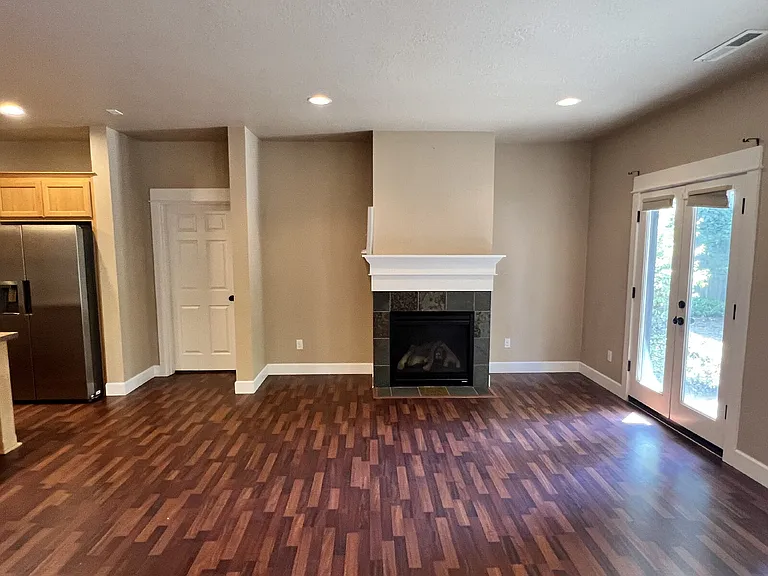 395 Ellie Ln — Photo 3