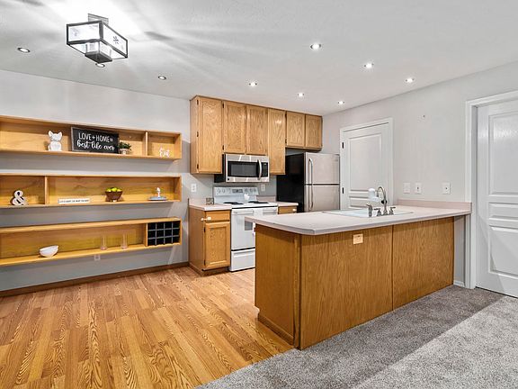 4th image of 212 E New Century Ln