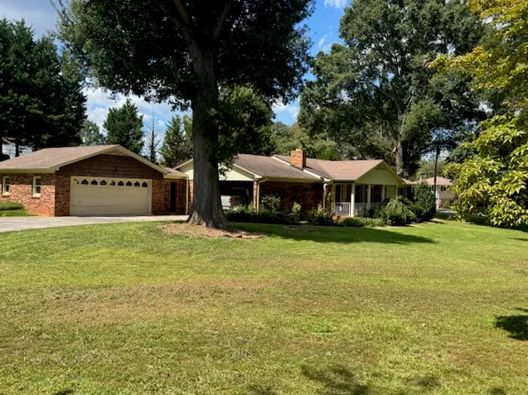 107 N 10th Ave, Maiden, NC 28650