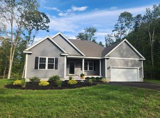 35 Reed Rd, Sandown, NH 03873