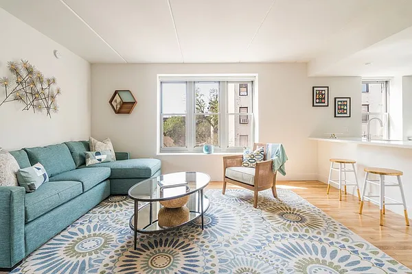 Rented by Lisa Management | media 2