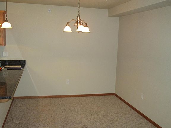 4th image of 310 Hunter Pl APT 205