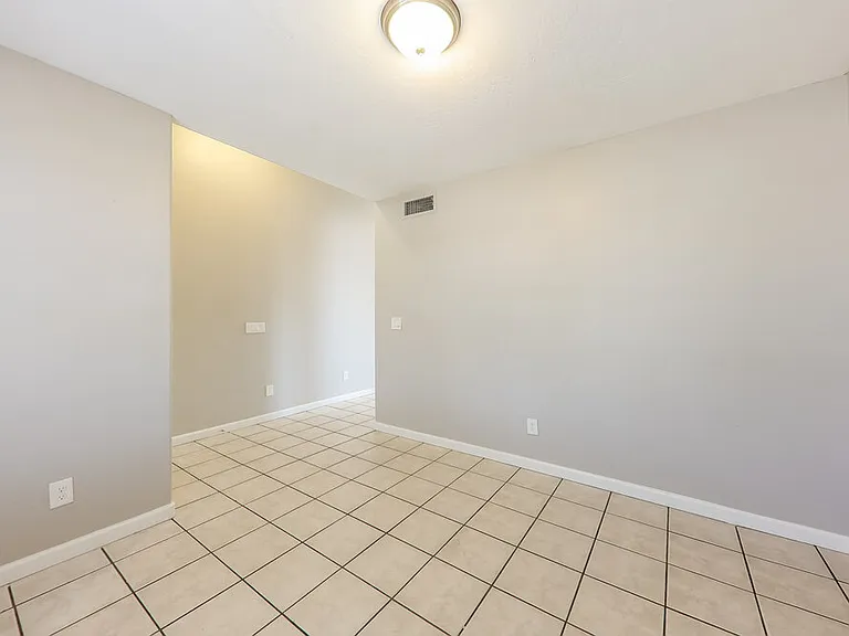 17409 N 20th St — Photo 5