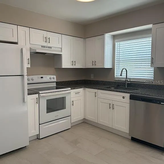 113 S Fremont Ave #A — Photo 3
