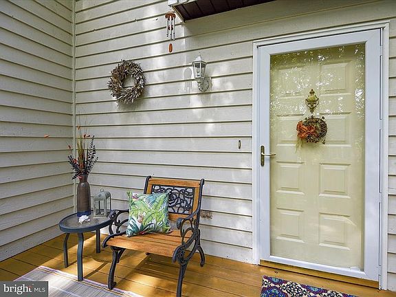 2nd image of 955 Woodland Cir