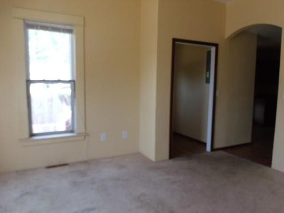 Entry / Living room