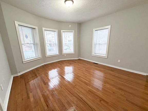 2nd image of 700 Winchester Ave #700