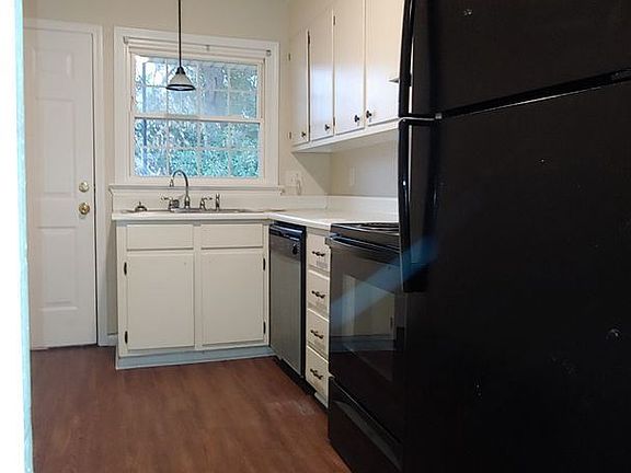3rd image of 2302 20th Ave APT 8