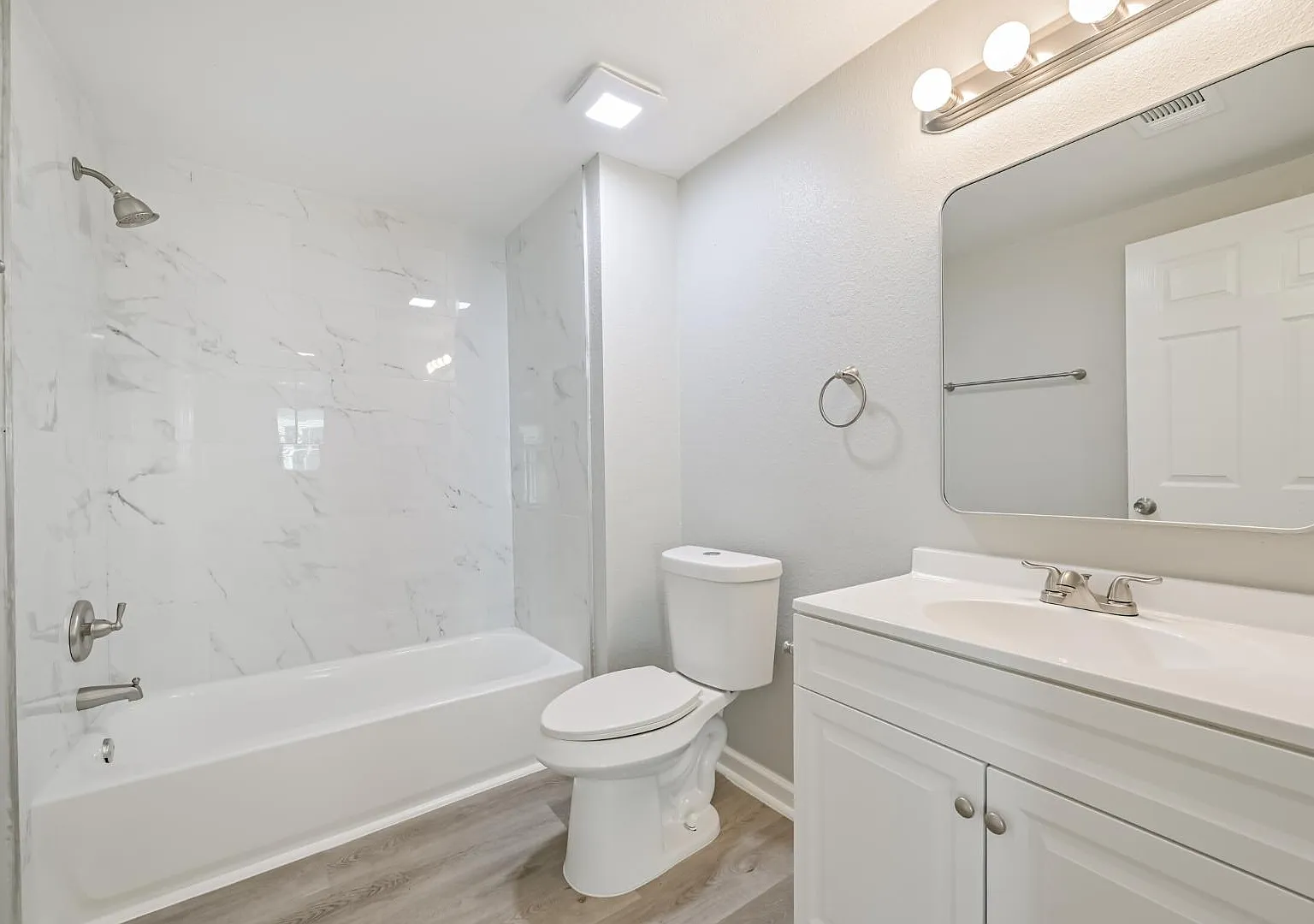 1428 E 36th Street — Photo 2