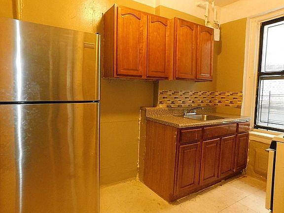 5th image of 1275 Lafayette Ave APT 2E