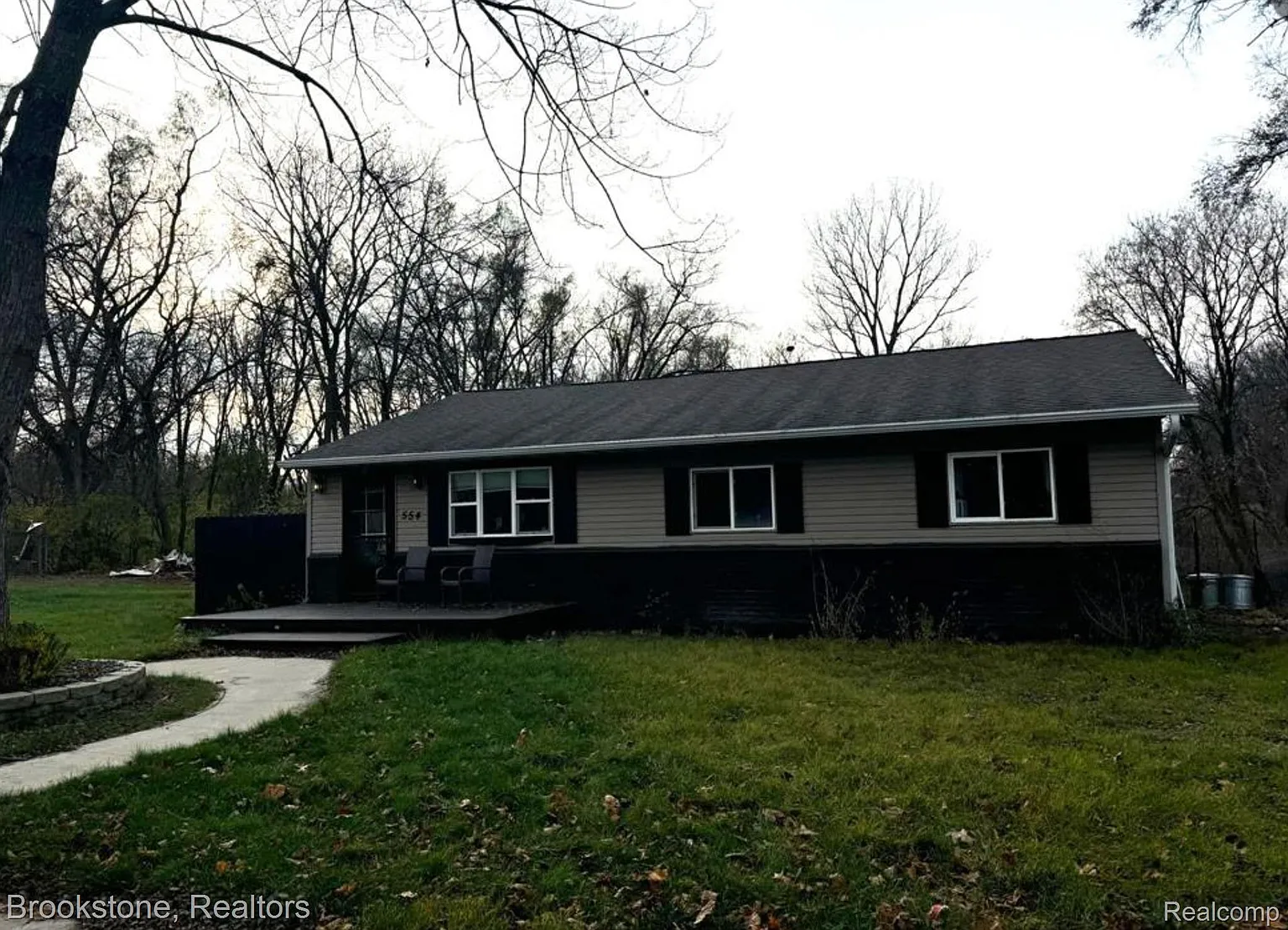 554 Sheridan Rd photo 1