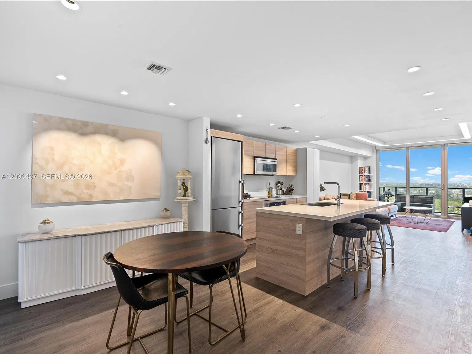The Harbour North Condo — Photo 4