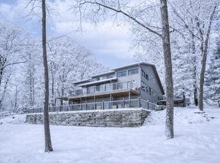 N5620 Thunderbird Rd, Portage, WI 53901