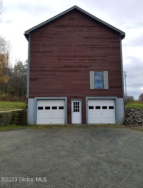 3rd image of 321 Spicer Road