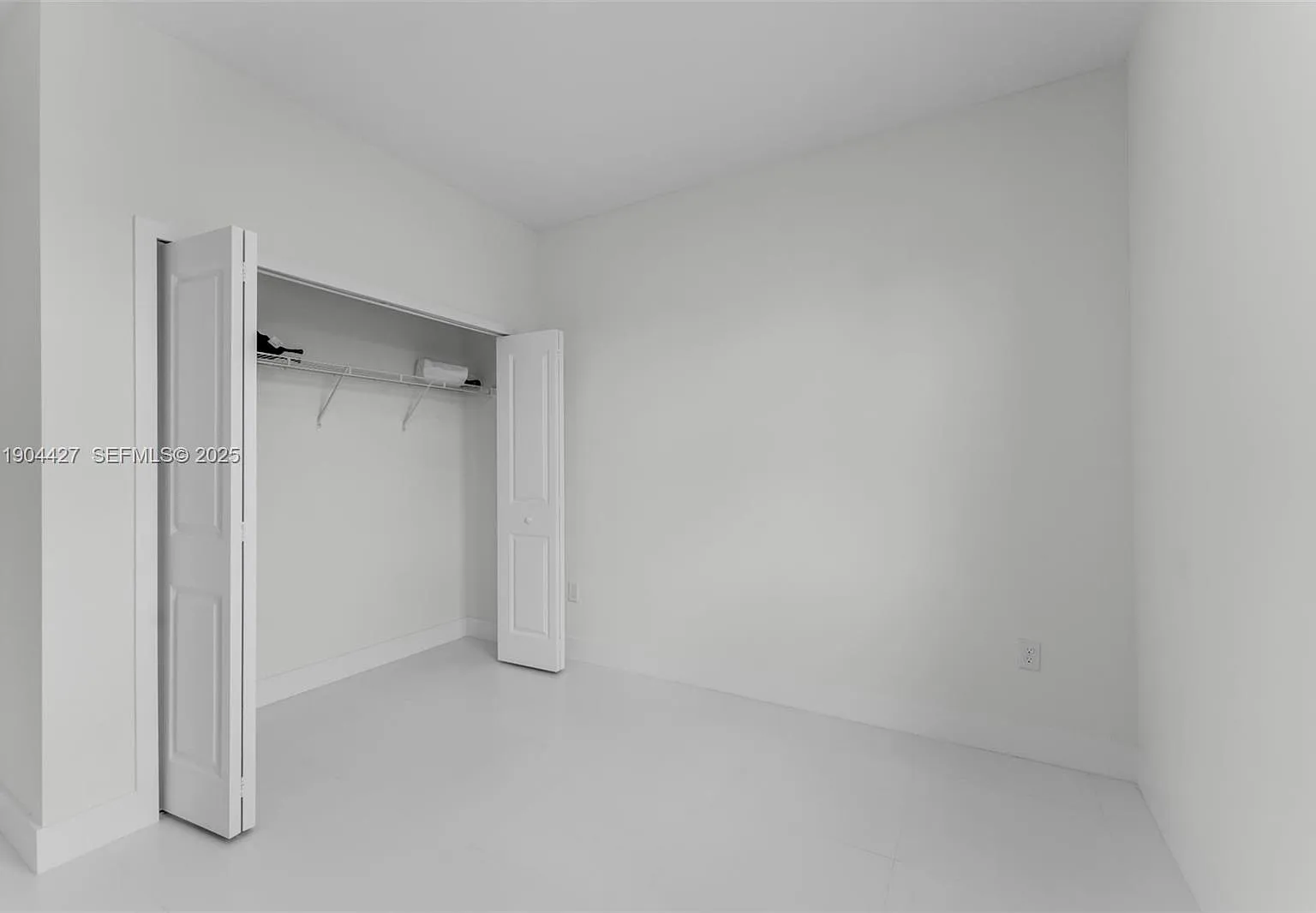 1 bed, 1.0 bath, 2088 sqft, $2,000 — Photo 2