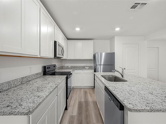 5th image of 3187 Seville St