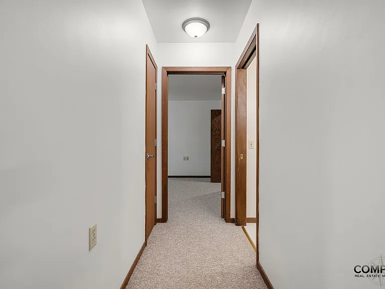 610 Gray St Apartments — Photo 49