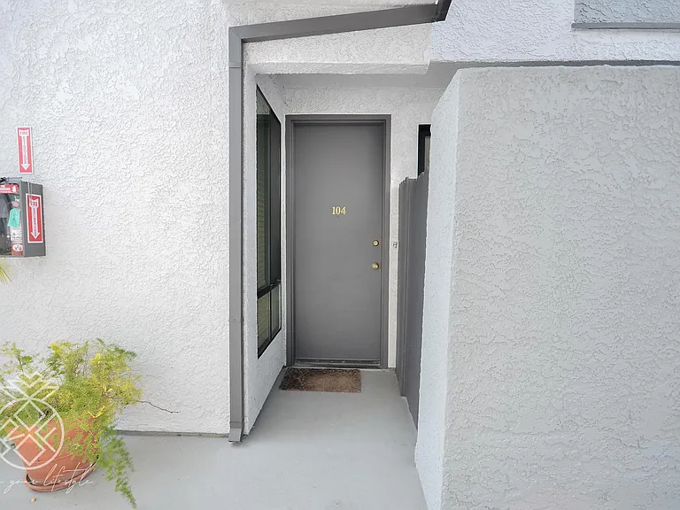 1727 Glendon Ave #104 — Photo 2
