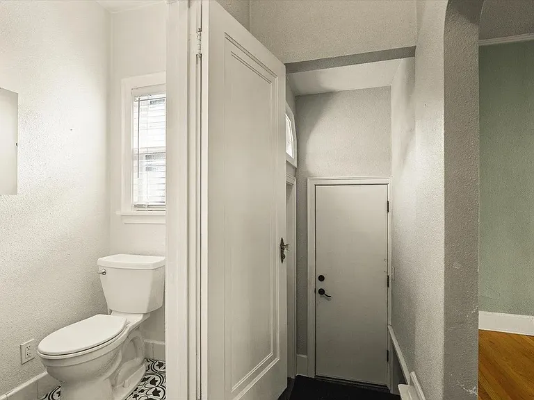 117 N Highland Ave — Photo 16