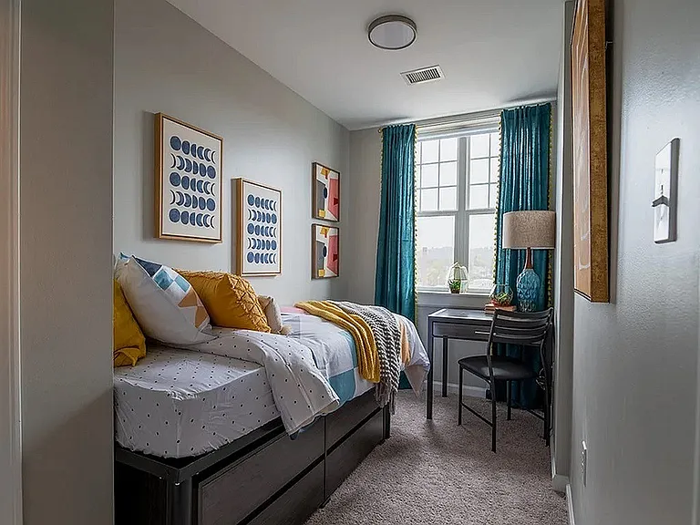 p1741637_photogallery_spinner-place-model-unit-20