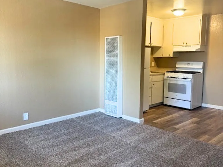 2433 Country Club Blvd — Photo 2