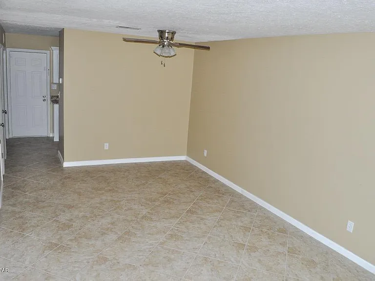 2516 Johnson Dr — Photo 4