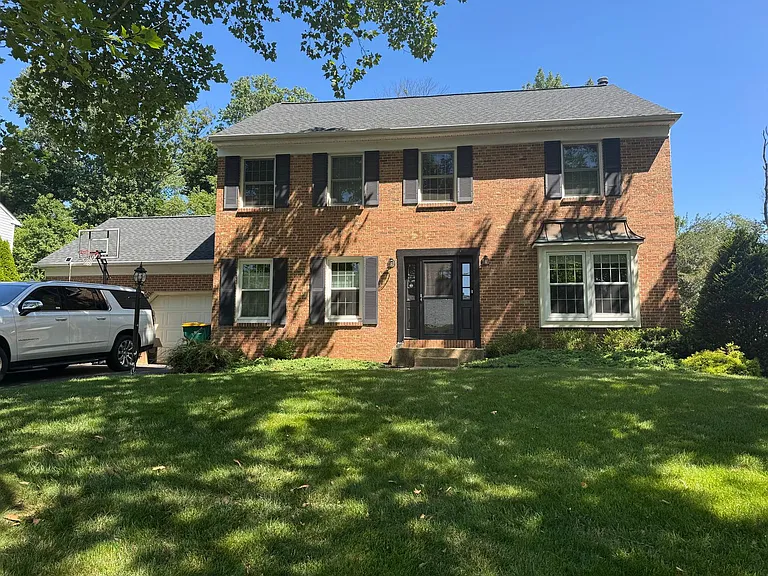 18 Steeplechase Dr — Photo 1