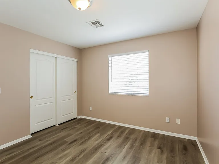 1102 Broomfield Dr — Photo 14