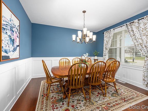 3rd image of 1398 Winchester Ct NW