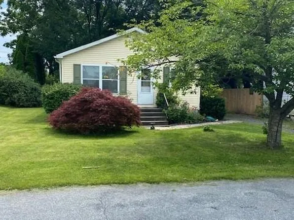 8203 Williams St, Slatington, PA 18080