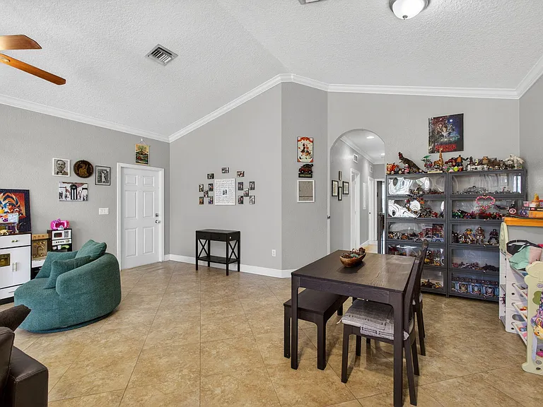 3125 Shelby Way — Photo 6