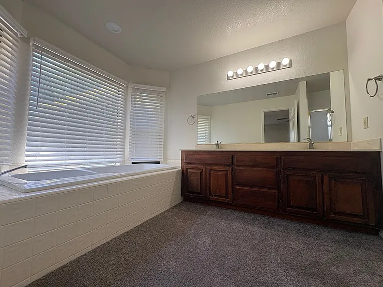 762 Corvey Cir — Photo 33