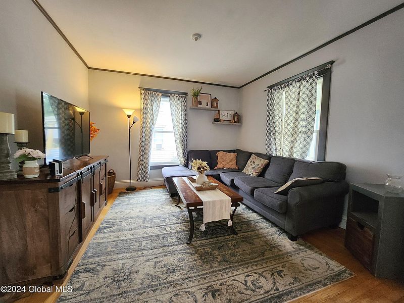 4th image of 28 Coleman Ave Avenue